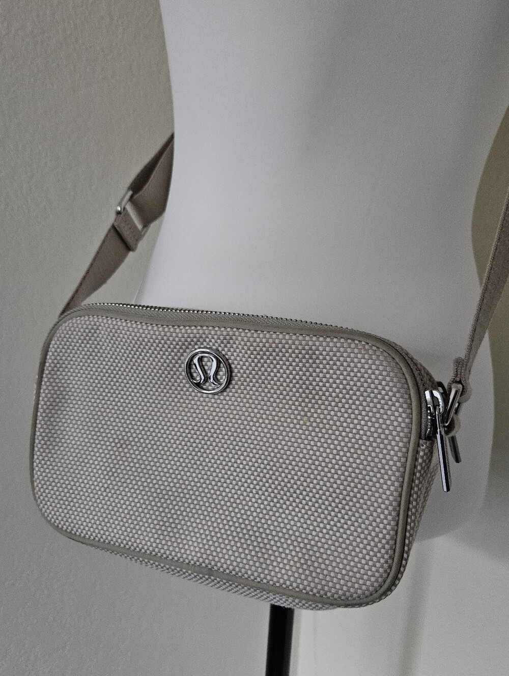 lululemon athletica Beige Textured Crossbody Belt Bag